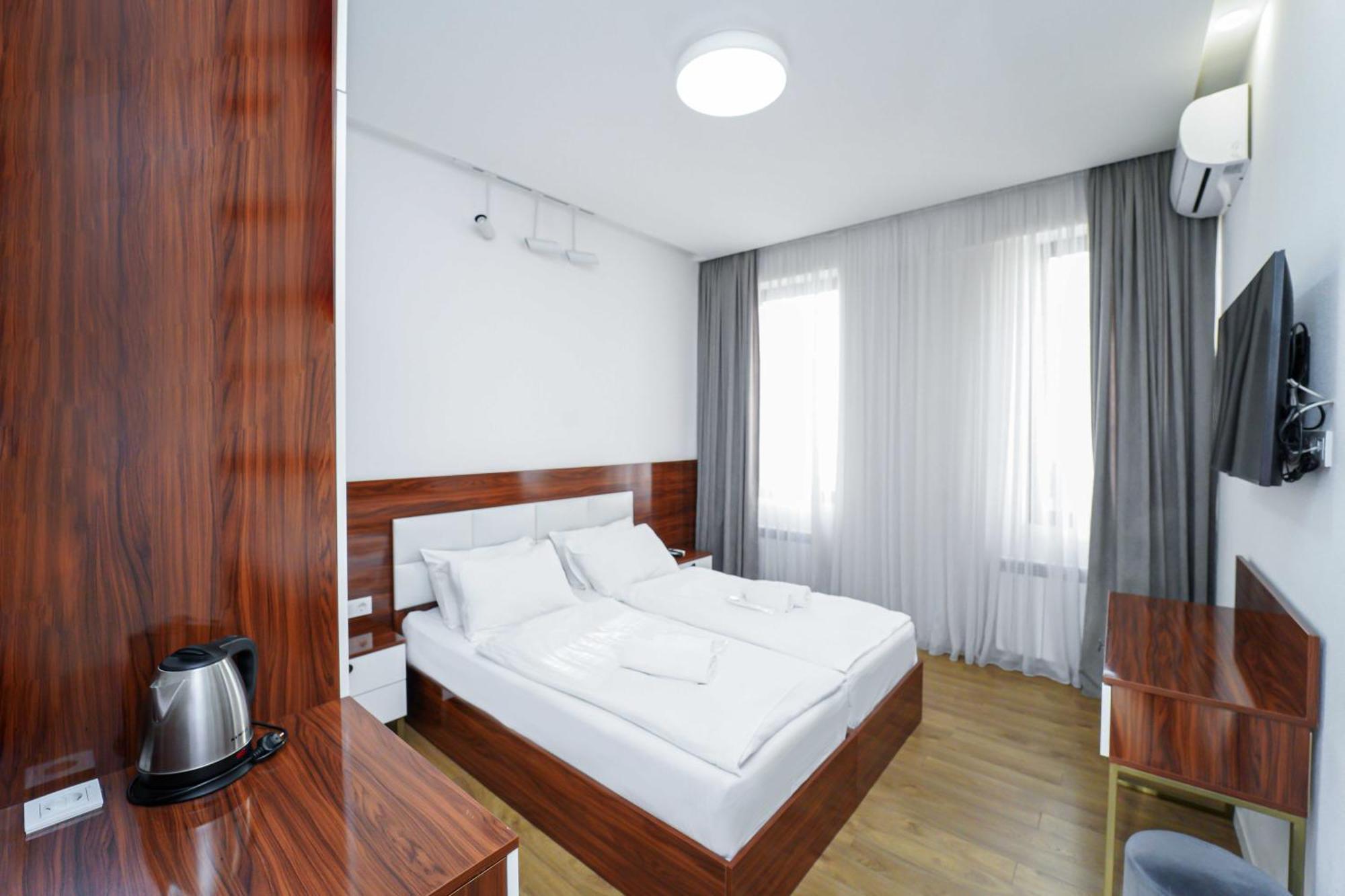 Hotel Type Rooms On Avenue Melikishvili, City Center Tbilisi Ngoại thất bức ảnh